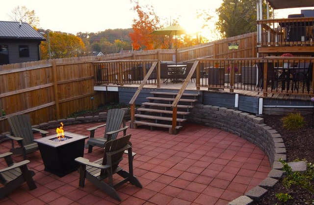 Soak n Stroll 2 State St, Hot Tub, FirePit, Dogs