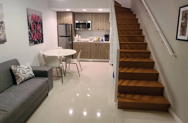 SOBE DUPLEX WHERE THE LOCALS LIVE