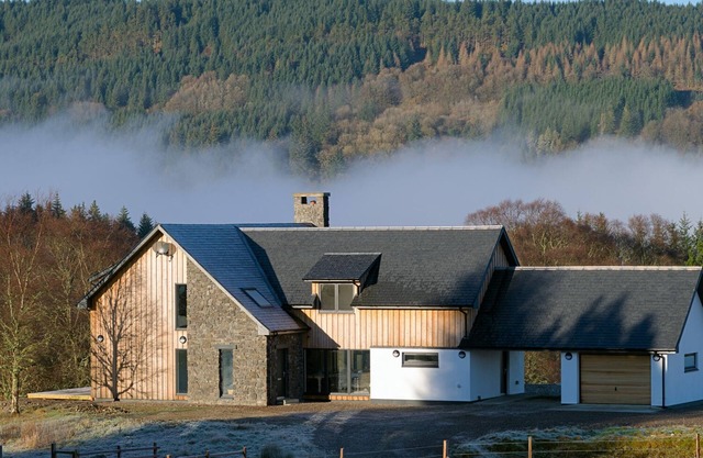 SOBRACHAN, family friendly, with hot tub in Kilmartin