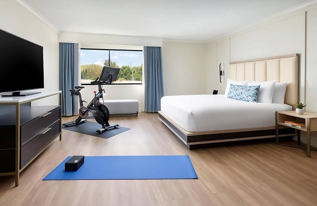 SoCal Fit Room King, The Anza A Calabasas Hotel, Near Malibu Creek State Park