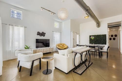 SoCo Retreat - Escape for 8 - EV Charger Available
