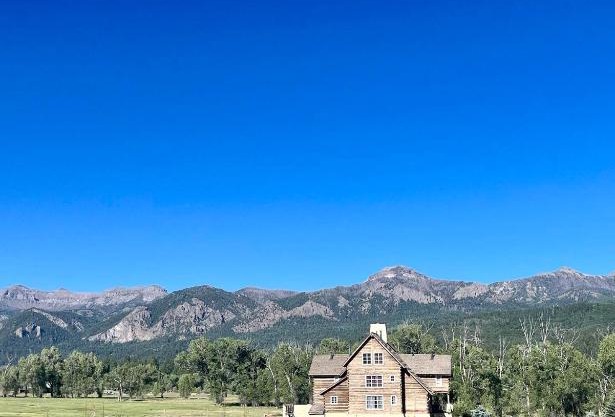 Sohum Mountain Ranch- gorgeous mountain lodge w hot tub & views of Colorado Rockies