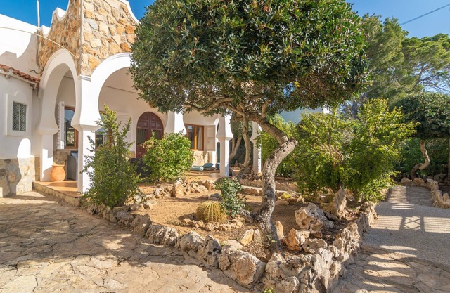 SOL I VENT - Chalet for 8 people in Cala Llombards. Free WiFi