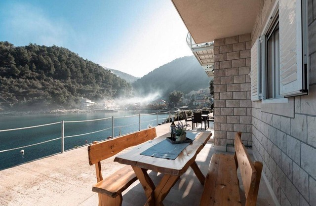 Solar House Babina 2 - Four bedroom Holiday Home with Balcony and Sea View