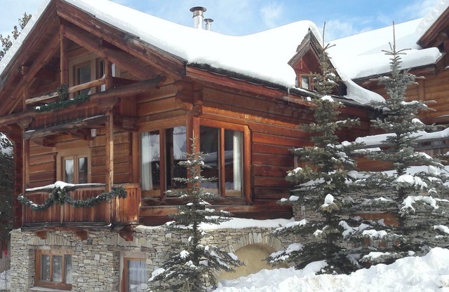 Solid wood chalet, 135 m2 duplex, generous volumes, cosy atmosphere