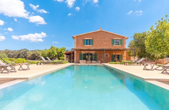 SON CATXO - Villa with private pool in Búger. Free Wifi.