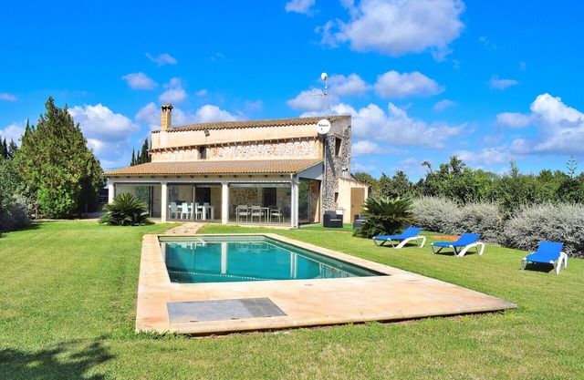 Son Morey Tarongers 108 fantastic finca with private pool, garden, terrace and air conditioning