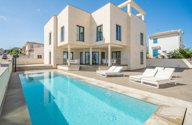 Son Serra Paradise, Beachfront Villa