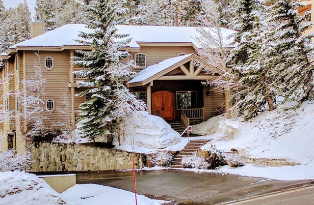 Sonenalp Penthouse- 2 Condos: 6BR, Private Hot Tub & Sauna, Walk to Canyon Lodge