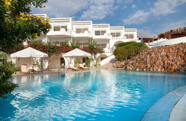 Sophisticated Adults-Only Oasis with Beach Access & Onsite Activities l 2 Rooms