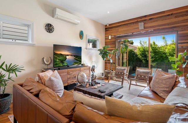 Sophisticated 2-Bed House with a Pool