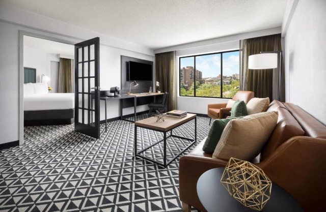Sophisticated Room for Cultural Explorations in Boston!