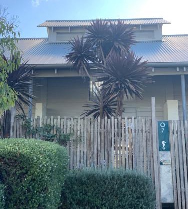 Sorrento Back Beach Apartment at Oceanic Apt 7