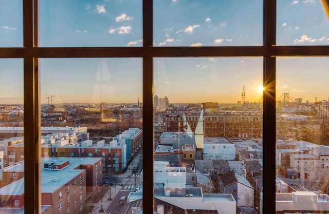 Sosuite 1BR Penthouse w W D Gym On-site Bar