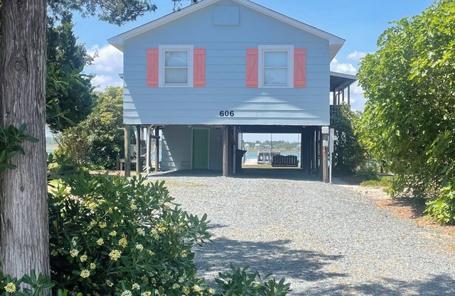 SoundSide Haven, 3 BR, 2 BA Family friendly Cottage with Gorgeous Sunsets