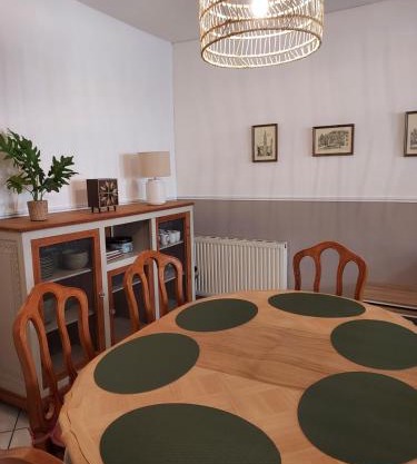 Sous murs, petite maison de ville au charme authentique