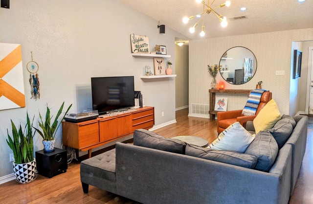 South Austin Charmer with Backyard Oasis