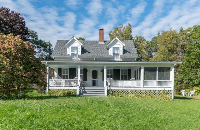 South Bristol, Updated Christmas Cove Cottage