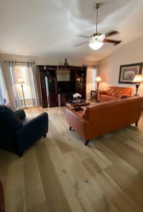 South Facing Pool with Lake View - Ideal for Families & Couples