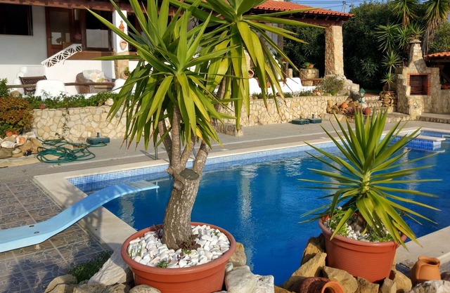 South facing villa w. private pool, yoga room and beautiful vistas