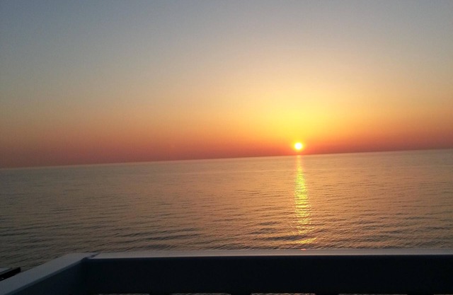 South Haven, Michigan Cottage - 5 -bedroom - 5 min walk bluff/beach