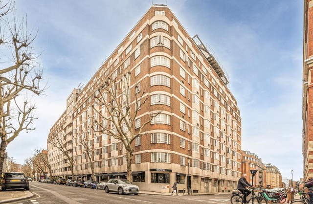 South Kensington Excellent Location Studio at Chelsea Cloister Hotel