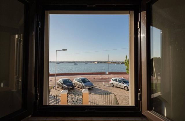 South Lisbon Guest Ap Bay Seixal