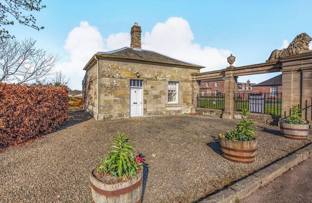 South Lodge - UK48318
