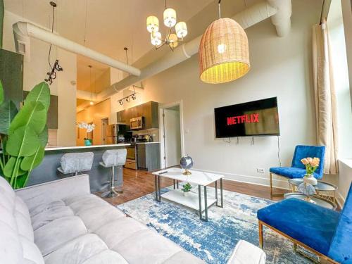 South Loop Chicago 420-Friendly 3BR Stay with Optional Parking Near McCormick Place
