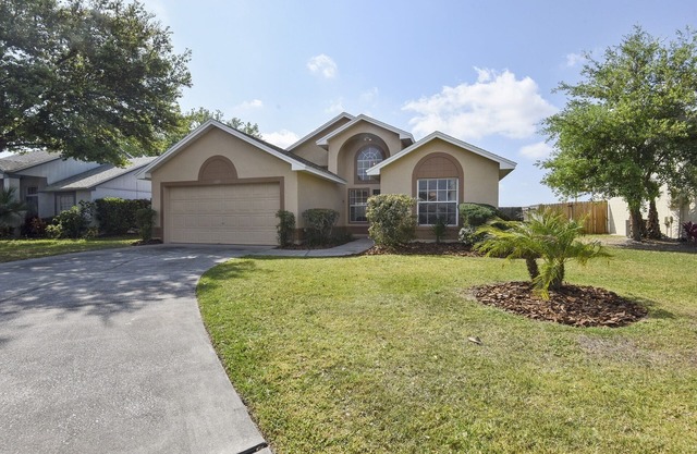 South Orlando, private pool (fenced on both sides, for added privacy), Wi-Fi