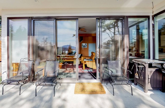 Southerly views, tons of light!