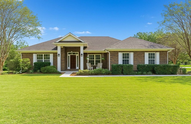 Southern Oaks Retreat - Theater, Game Room, Putting Green, Office, Massage Chair