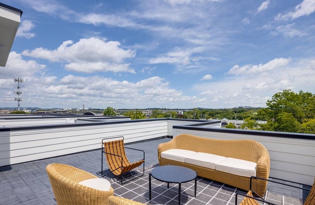 Southern & Style-2 Townhomes-7 Mins To Broadway