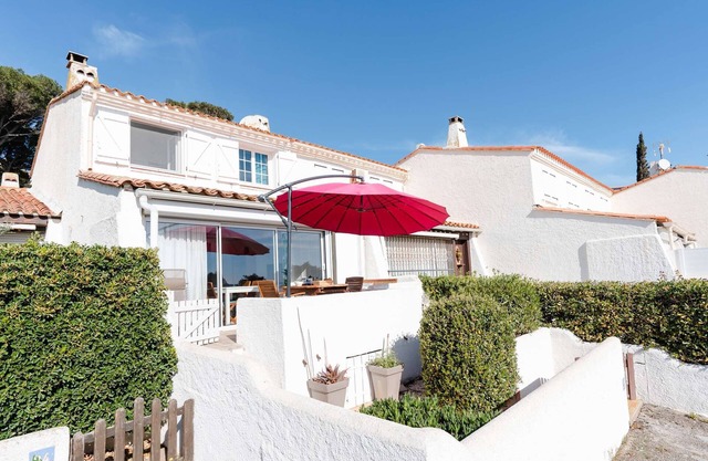 SP25-Cosy air-conditioned family house with WIFI access included and sea view