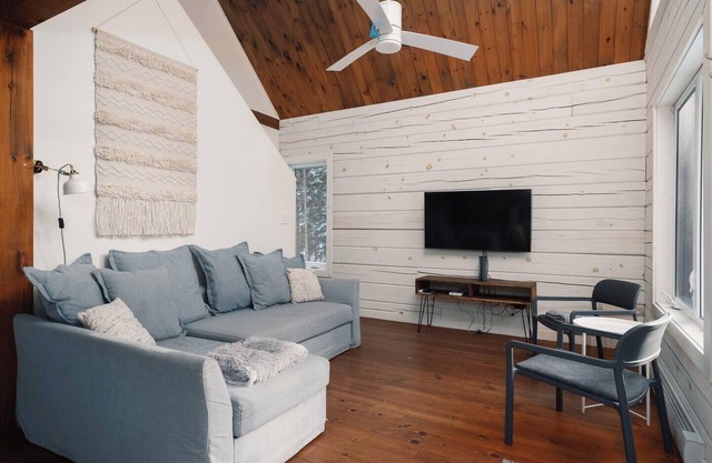 Spa, Climbing Wall, Arcade, Fire Pit ~ Tremblant, Skiing & Tubing Nearby!