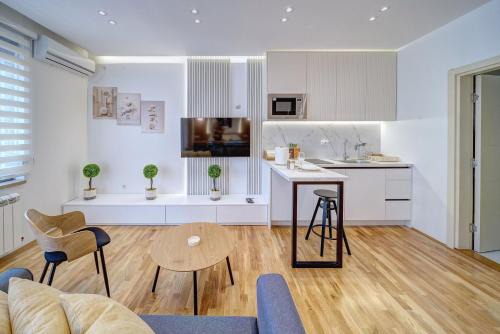 Spa King Apartments 2