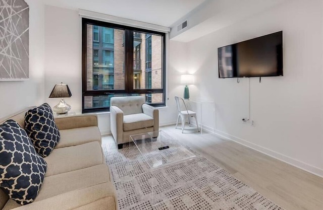 Spa Style Gym, Yoga & Outdoor Fitness | Petfriendly 2BR in DC