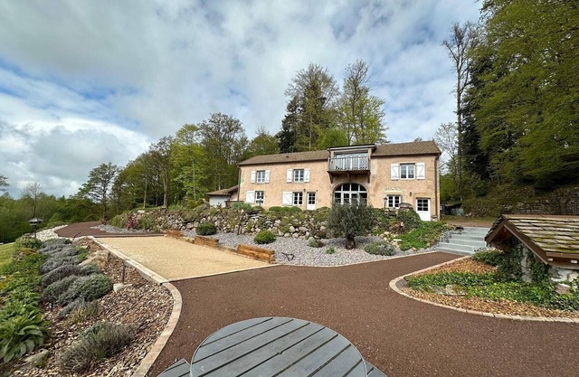Spacious lodge in the Vosges with terrace, equipped kitchen and outdoor activities