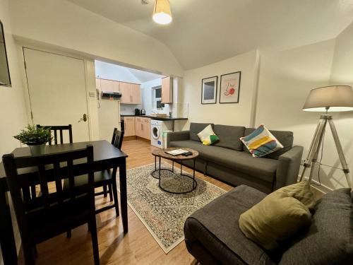 Space For Groups, 10 mins from centre with parking!