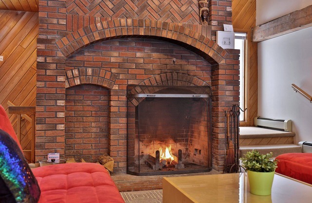 Spaceship Chalet Killington: Your Groovy Ski Home, Close to the slopes, bars and restaurants