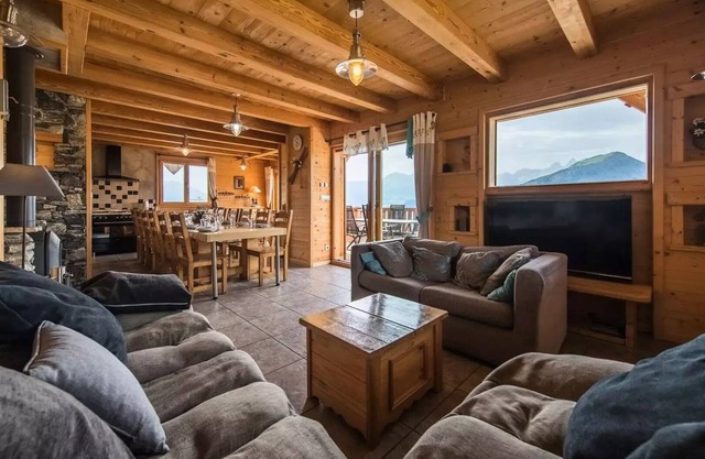 Spacious chalet apartment with Jacuzzi
