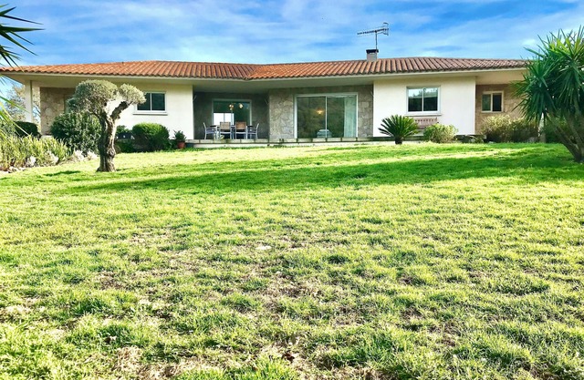Spacieuse Villa 4 Suites Climatisées Avec Piscine Chauffée et Poolhouse au Calme