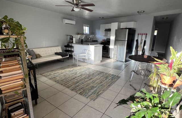Spacious 1 bed/1 bath with granite kitchen - just a mile from EaDo/Stadiums