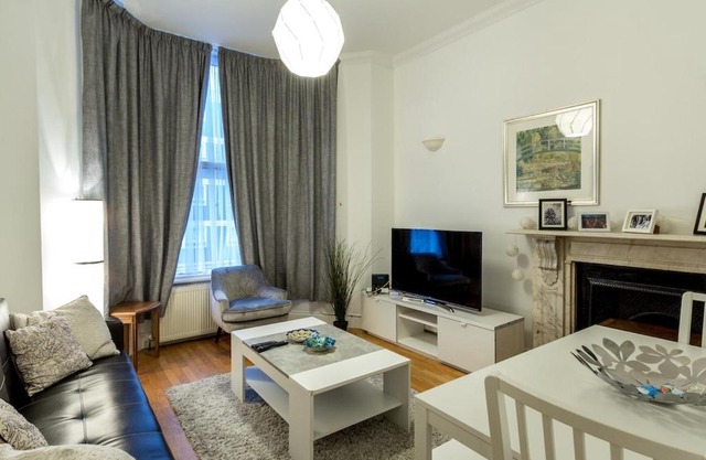 Spacious 1 Bed in West Kensington or Hammersmith