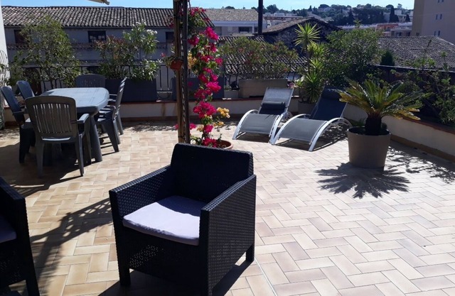 Spacious 100m² 4-room air-conditioned apartment with 50m² terrace