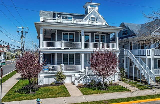 Spacious 11 Bedroom Dual Unit-6 minute walk to Ocean City's Beach!