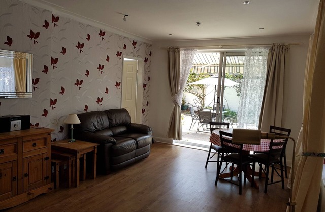 Spacious 2 bed bungalow. Lovely Vacation Home in a quieter area of Blackpool .