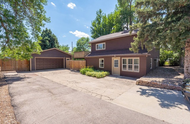 Spacious 2 bedroom 2 bath home. 30 minutes from Mount Rushmore. Perfect location