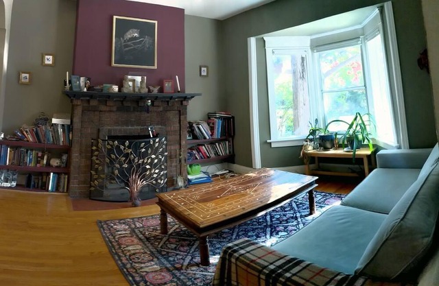 Spacious 2 Bedroom w/Free Parking