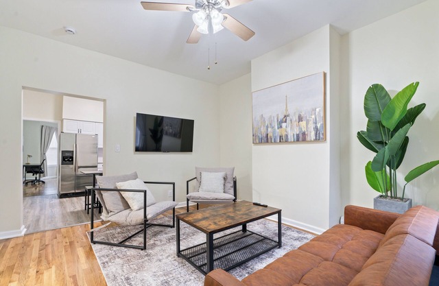 Spacious 2BR , 15m to Times Square , Free Parking